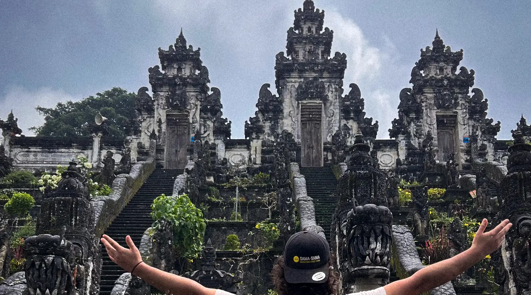 Temple balinais, casquette SAMA-SAMA